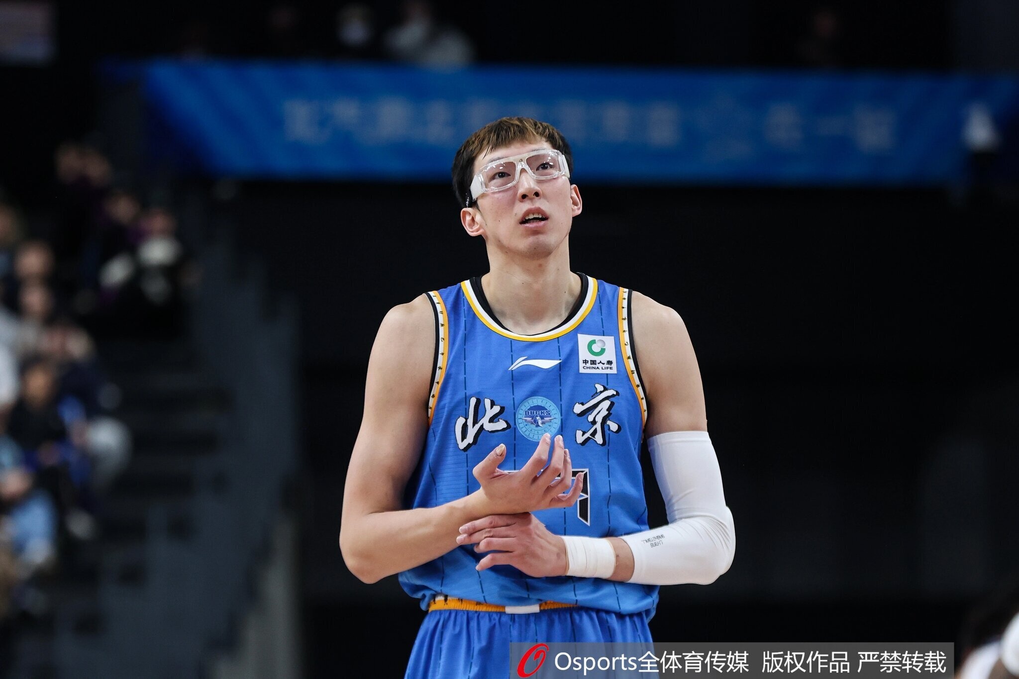 星空体育官网-难救主！周琦4中4拿到13分10板 罚球8中5